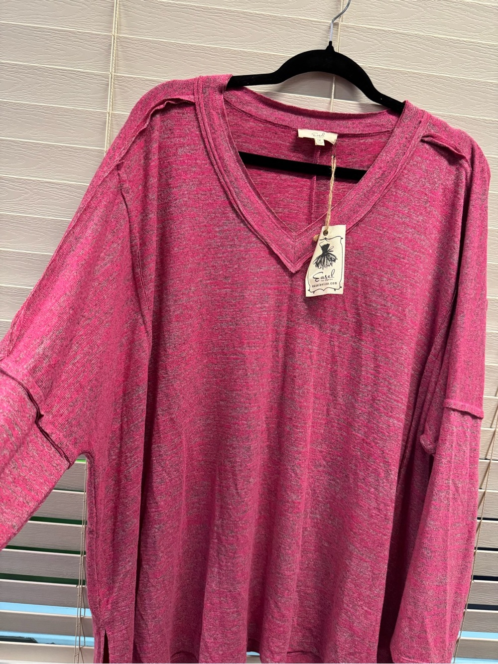 easel Women's V-Neck Heathered Pink Sweater